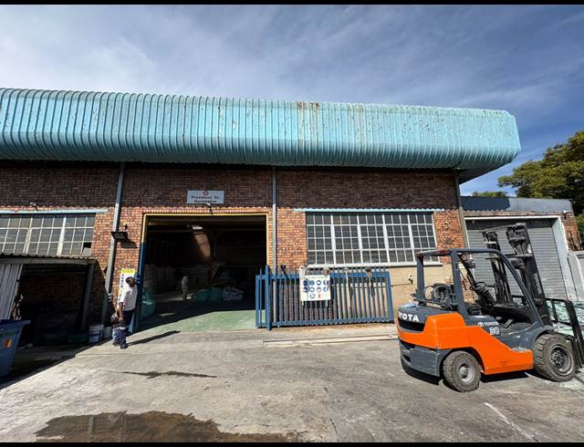 800M² WAREHOUSE TO LET IN GERMISTON CENTRAL