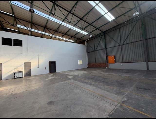 1,560M² WAREHOUSE TO LET IN RANDJESPARK