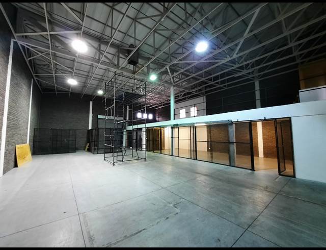 550M² WAREHOUSE TO LET IN STORMILL
