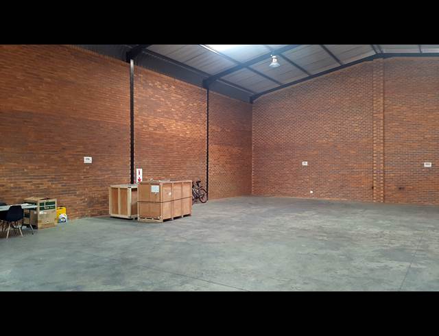 530M² WAREHOUSE TO LET IN POMONA