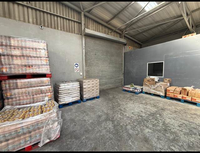 1,300M² WAREHOUSE TO LET IN INDUSTRIA WEST