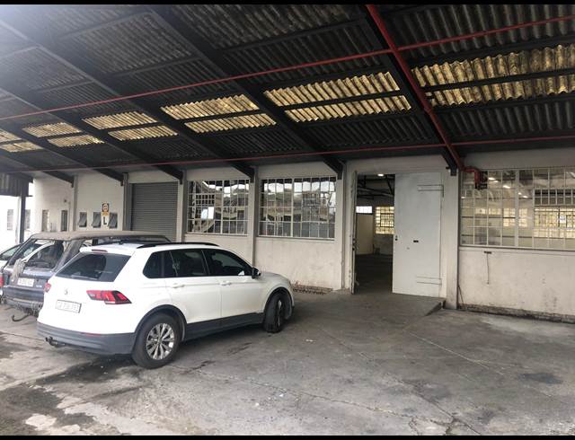889M² WAREHOUSE TO LET IN BELLVILLE SOUTH