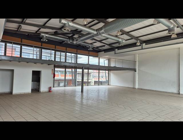 388M² RETAIL TO LET IN RIVERSIDE PARK