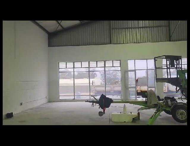 440M² SHOWROOM RENTED IN MALMESBURY INDUSTRIA