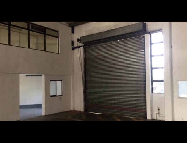 1,616M² WAREHOUSE TO LET IN RED HILL