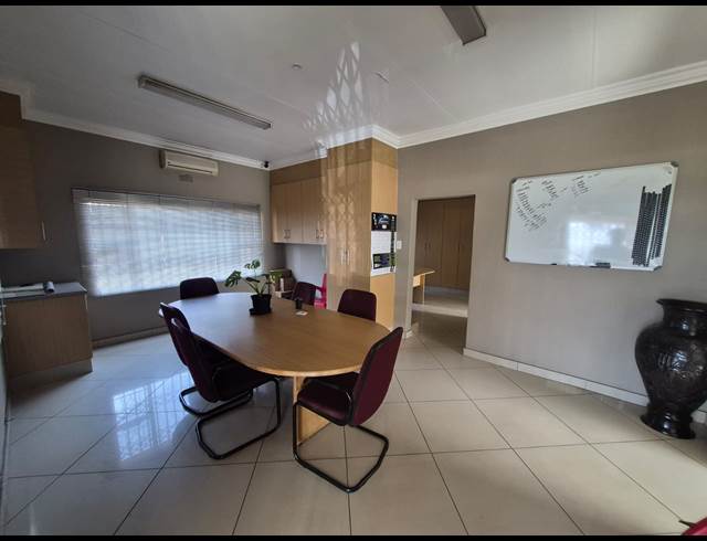 220M² OFFICE TO LET IN ALBERTON NORTH