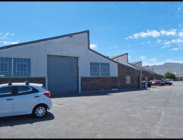 800M² WAREHOUSE TO LET IN BROADLANDS