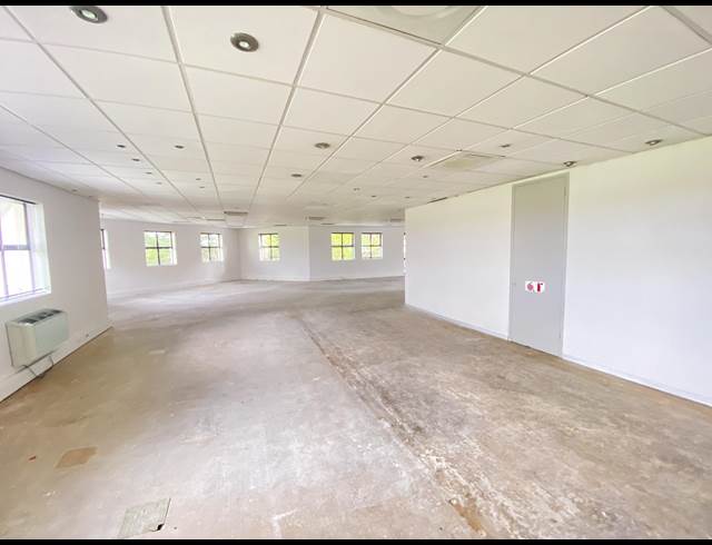 375M² OFFICE TO LET IN KENILWORTH