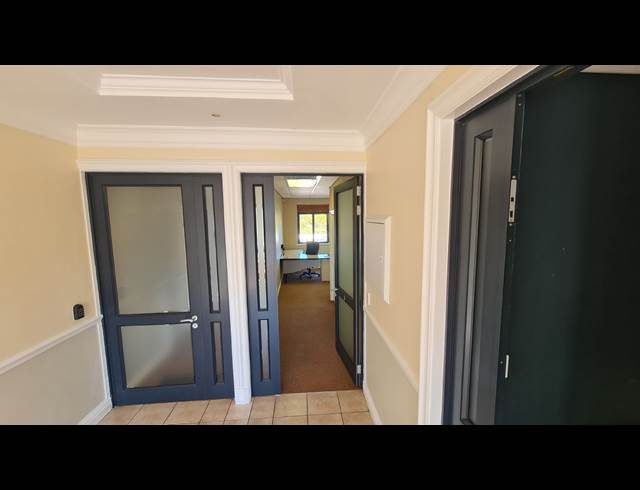 100M² OFFICE TO LET IN STEENBERG