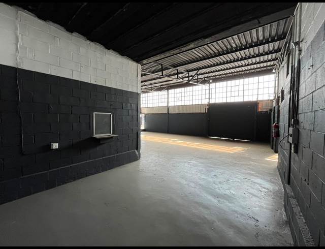 200M² WORKSHOP TO LET IN VULCANIA