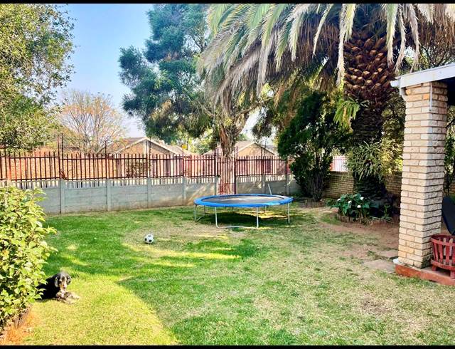 3 bed property to rent in NORKEM PARK