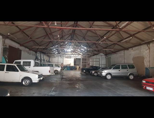 1,000M² WAREHOUSE TO LET IN CITY & SUBURBAN