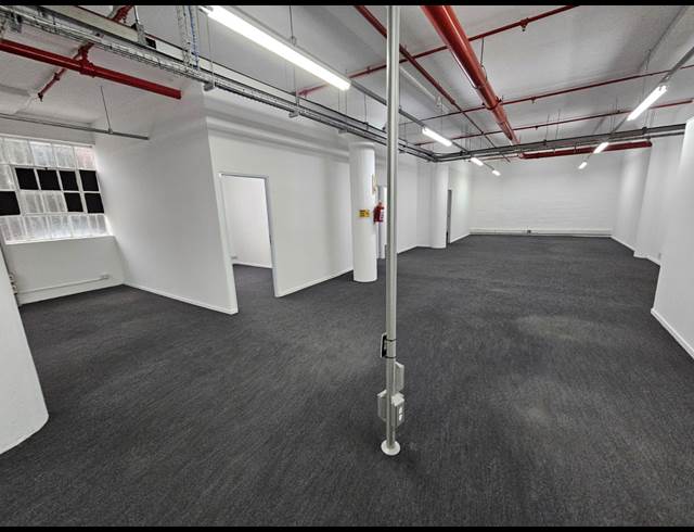 530M² WAREHOUSE TO LET IN PAARDEN EILAND