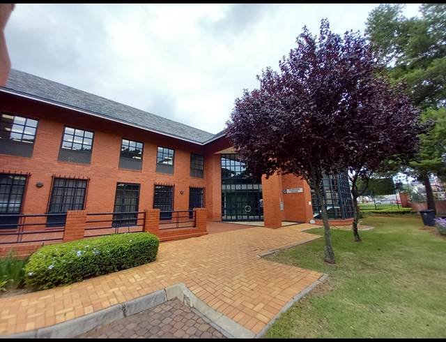 568M² OFFICE TO LET IN BRYANSTON