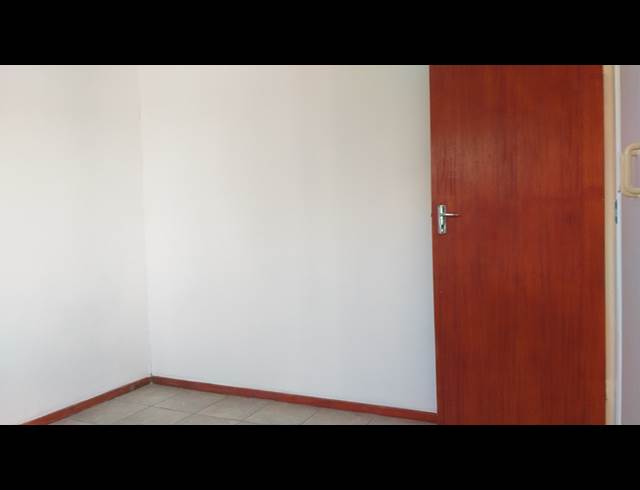 2 bed property to rent in KENILWORTH