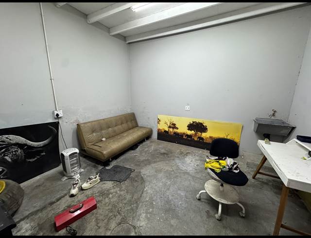 1,300M² WAREHOUSE TO LET IN INDUSTRIA WEST