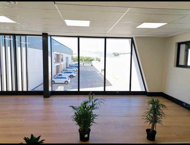 435M² WAREHOUSE TO LET IN STIKLAND INDUSTRIAL