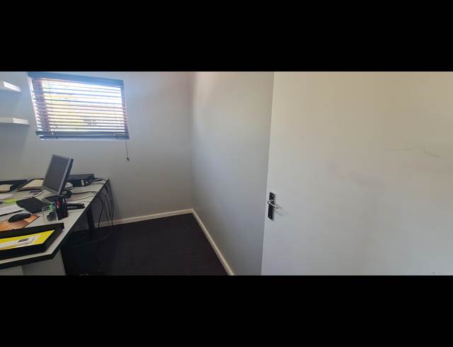 73M² OFFICE RENTED IN WYNBERG