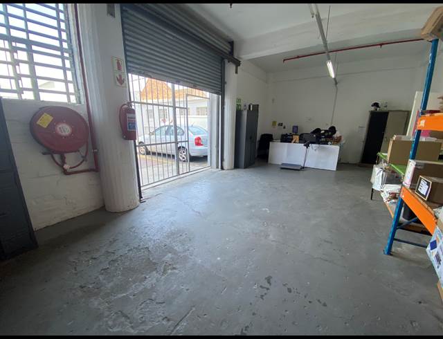 530M² WAREHOUSE TO LET IN PAARDEN EILAND