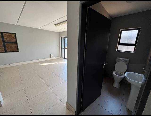 256M² WAREHOUSE TO LET IN PRINCESS AH