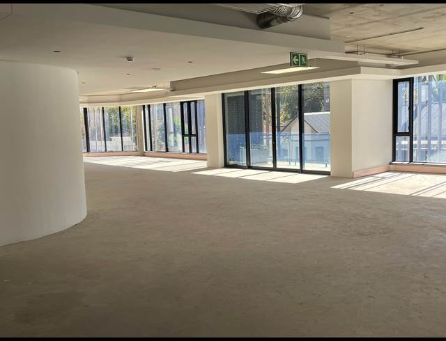 881M² OFFICE RENTED IN CLAREMONT