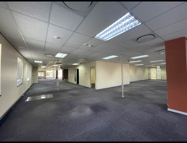 1,275M² OFFICE TO LET IN SANDTON CENTRAL