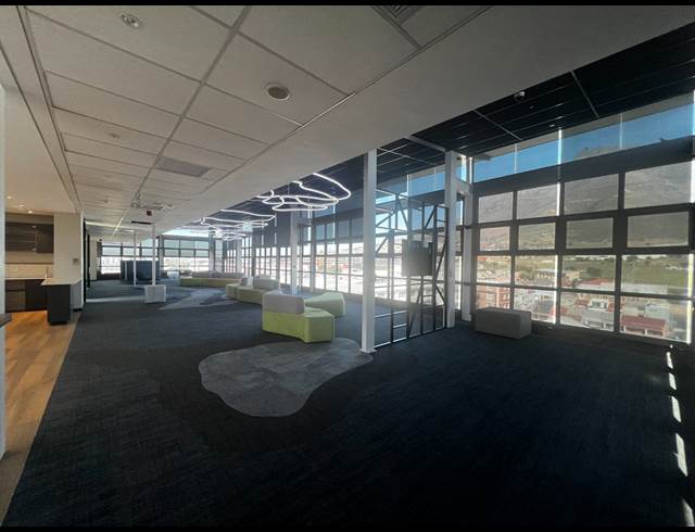 348M² OFFICE TO LET IN WOODSTOCK