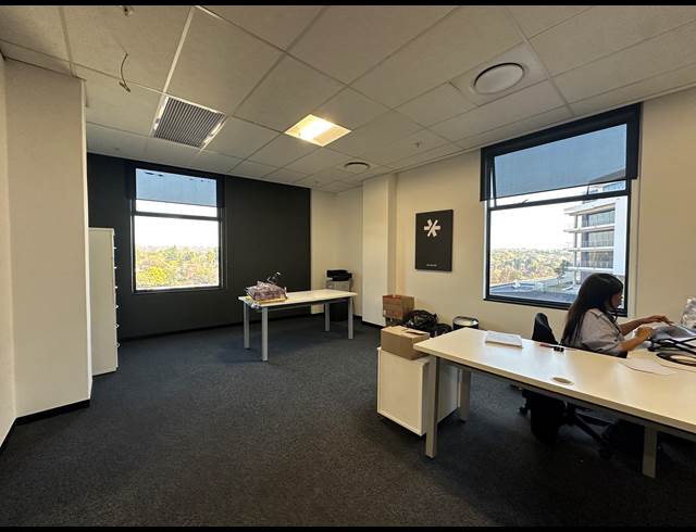 182M² OFFICE TO LET IN GLENADRIENNE