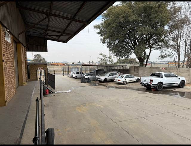 2,658M² WAREHOUSE TO LET IN ANDERBOLT