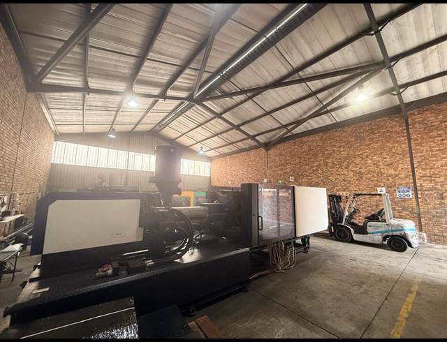 410M² WAREHOUSE TO LET IN APEX