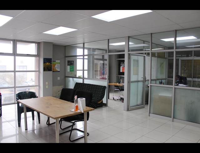 800M² WAREHOUSE TO LET IN PAARDEN EILAND