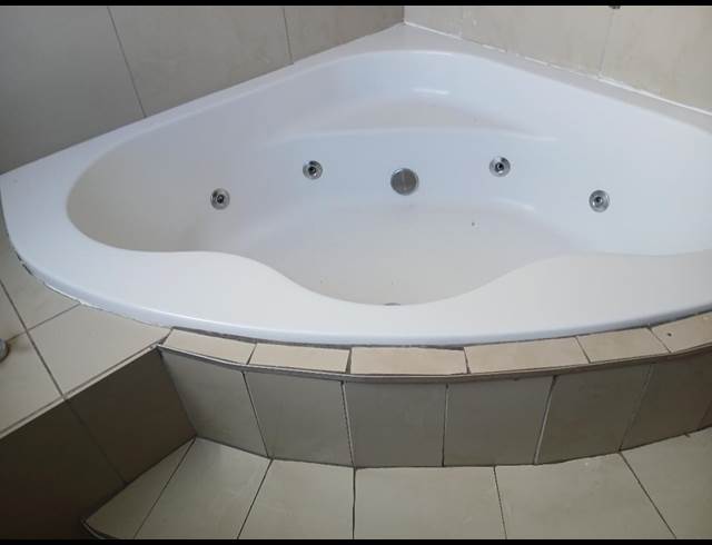 4 bed property to rent in RIDGEWAY