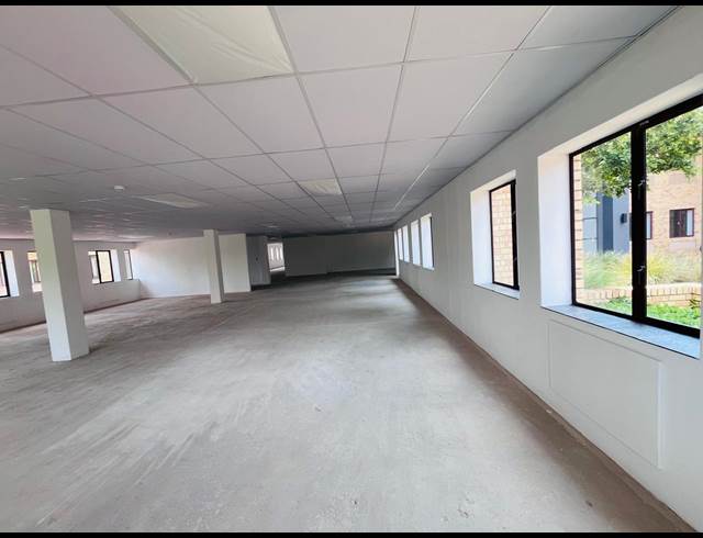 390M² OFFICE TO LET IN VORNA VALLEY