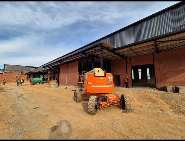 2,700M² WAREHOUSE TO LET IN GOSFORTH PARK