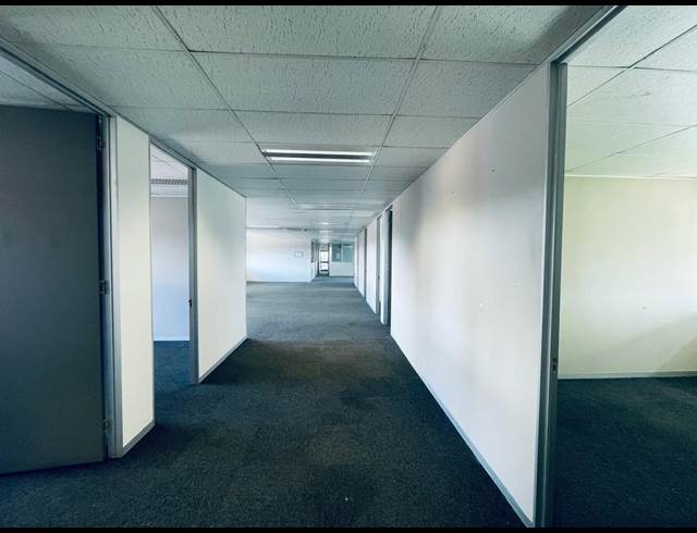 494M² OFFICE TO LET IN RANDJESPARK