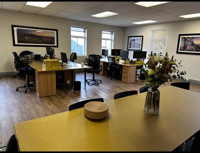 172M² SERVICED OFFICE TO LET IN HYDE PARK