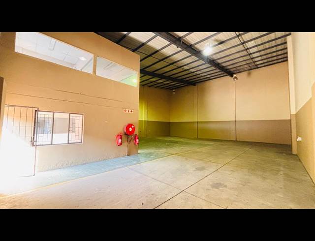 353M² WAREHOUSE TO LET IN STORMILL