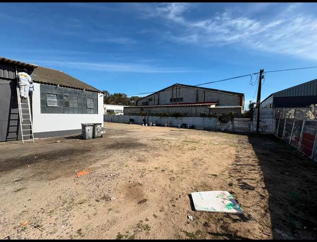 400M² WAREHOUSE TO LET IN ONVERWACHT