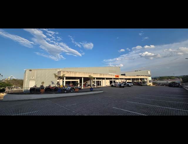 1,360M² SHOWROOM TO LET IN RIVERSIDE PARK