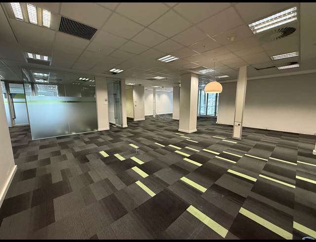 1,742M² OFFICE TO LET IN SANDTON CENTRAL
