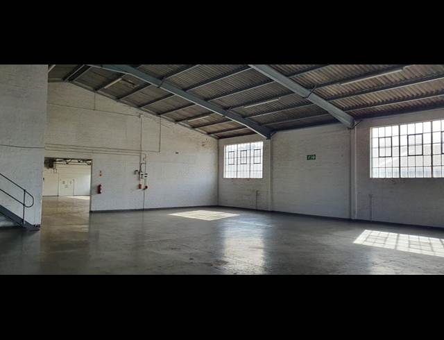 1,400M² WAREHOUSE TO LET IN PAARDEN EILAND
