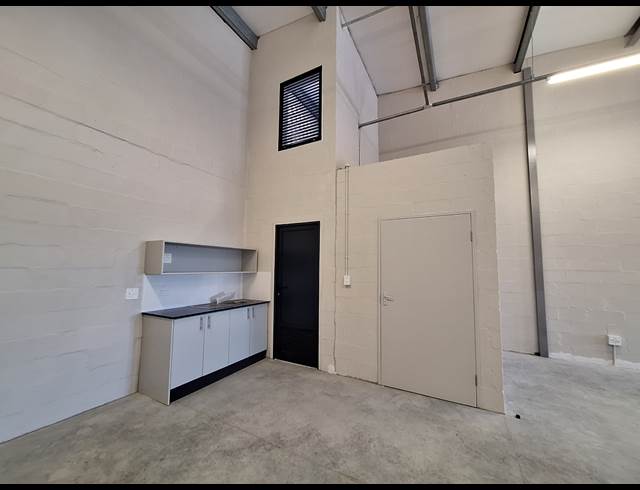 110M² WAREHOUSE TO LET IN MILNERTON CENTRAL