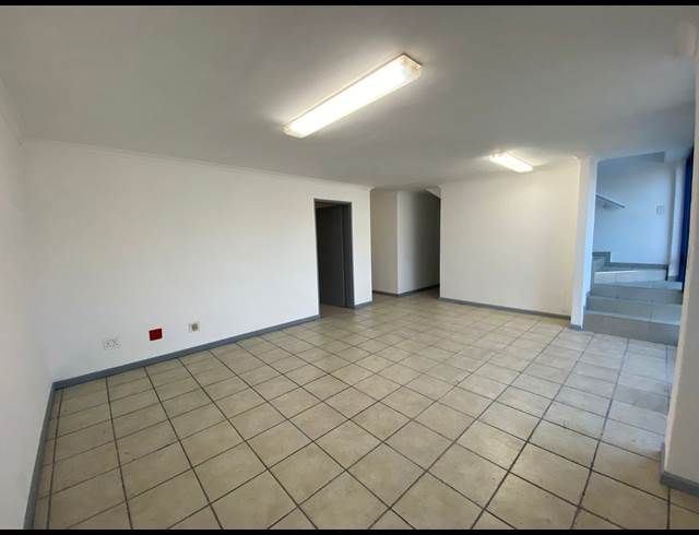 1,250M² WAREHOUSE TO LET IN KILLARNEY GARDENS