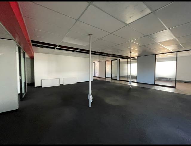 700M² OFFICE TO LET IN BRYANSTON