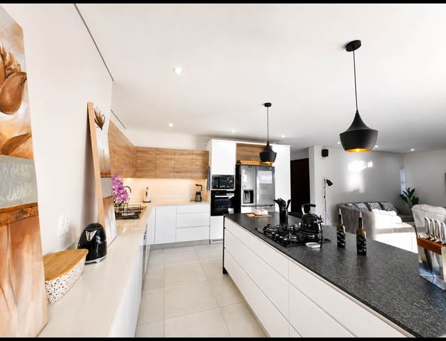 3 BEDROOM TOWNHOUSE TO LET IN PALM LAKES ESTATE