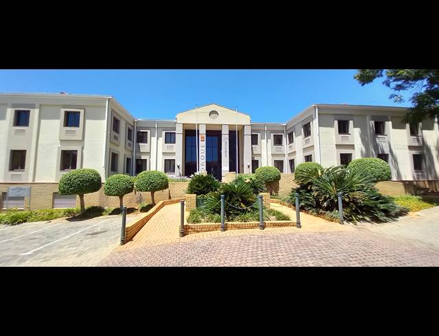 2,222M² OFFICE TO LET IN EDENBURG