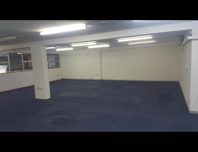 300M² FACTORY TO LET IN STAMFORD HILL