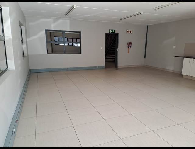 411M² WAREHOUSE TO LET IN POMONA