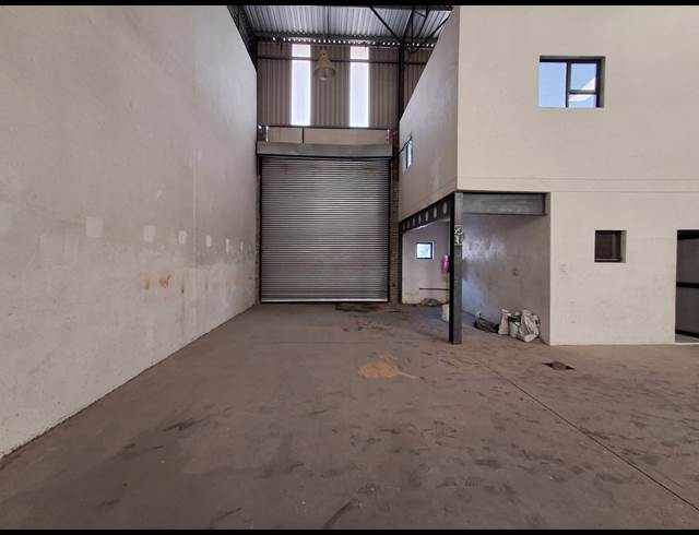 350M² WAREHOUSE TO LET IN WYCHWOOD