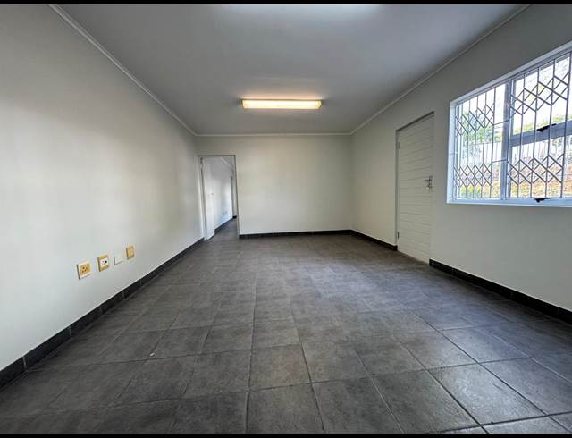 1,500M² WAREHOUSE TO LET IN BRIARDENE